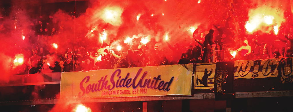 South Side United banner og romerlys.