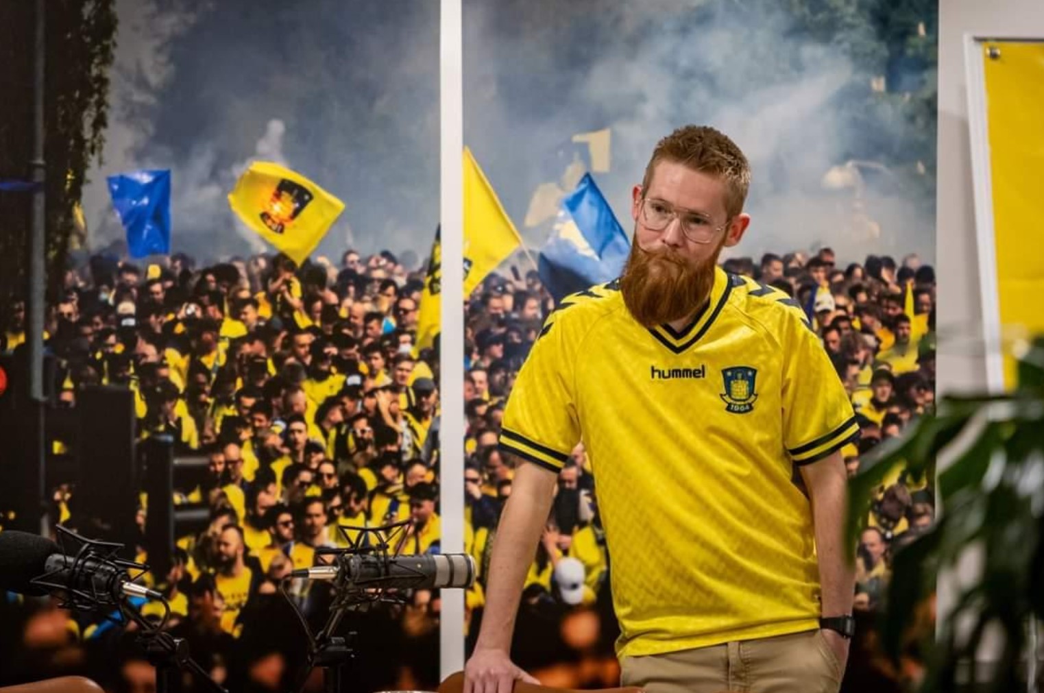 Billede af Rasmus L. Augustesen, der stiller op til Fanafdelingen i Brøndby.