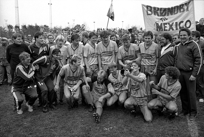 Brøndby fejrer sit danske mesterskab i fodbold i 1985.