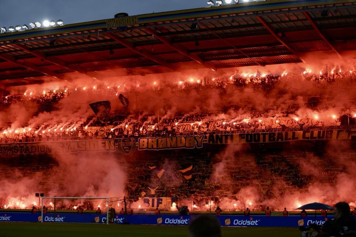 Romerlys på sydsiden på Brøndby Stadion