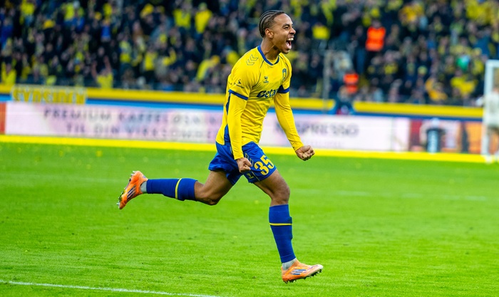 Noah Nartey fejrer mål imod AGF i Superligaen