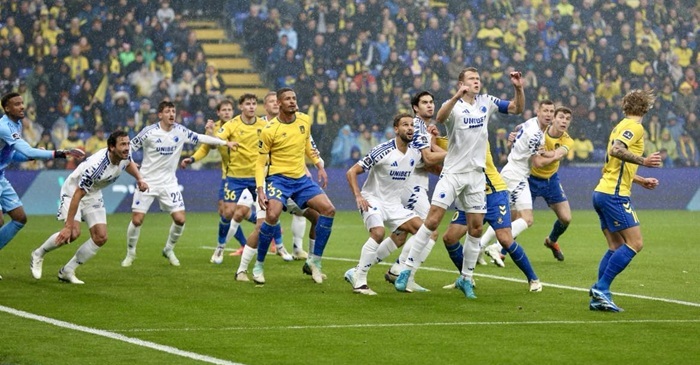 Brøndby sparker hjørnespark