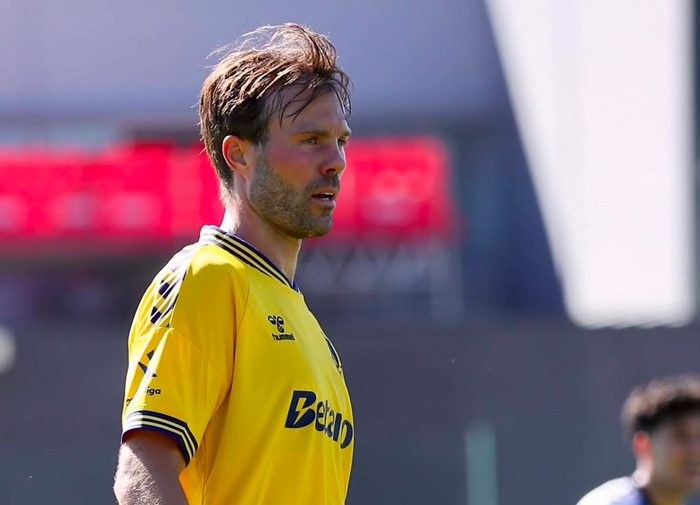 Patrick Mortensen i kamp for Brøndby imod OB