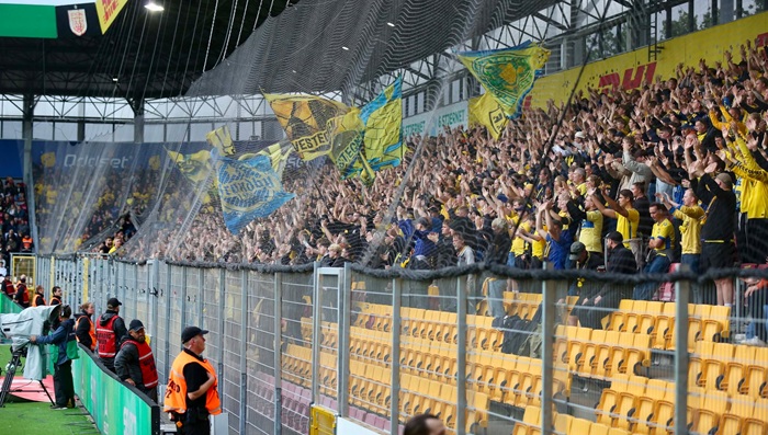Brøndby-fans i Farum